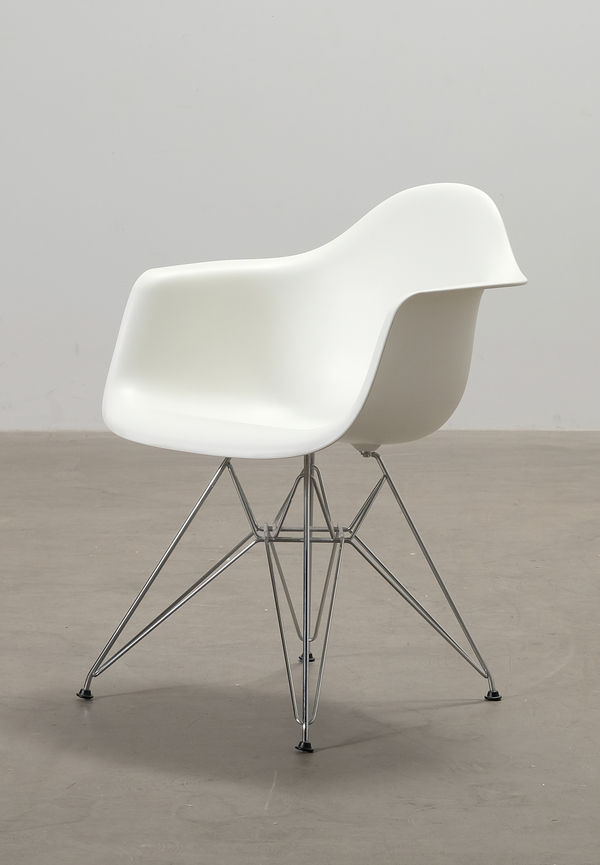 Modern stol 2025 från Vitra.