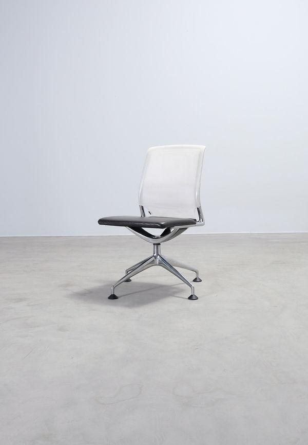 Skön konferensstol 2025 från Vitra.