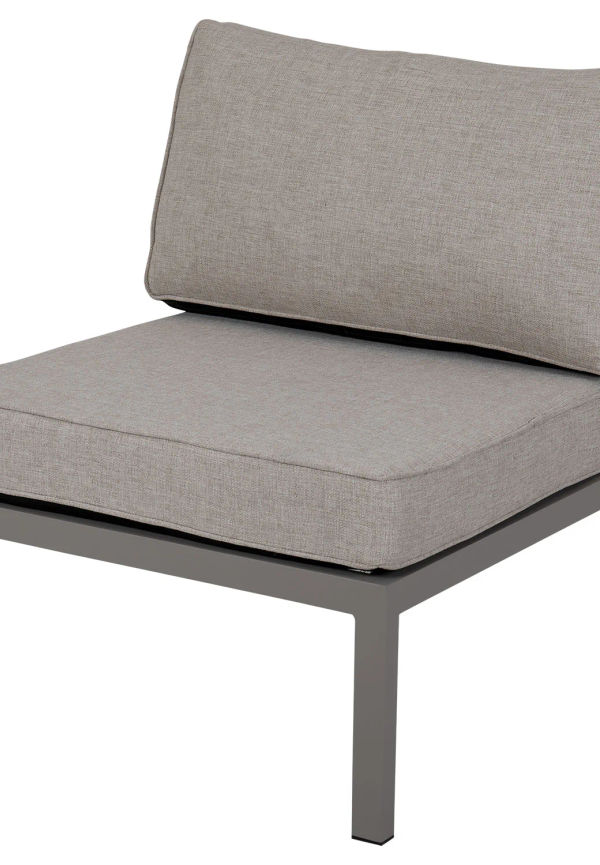 Mysig brafab soffgrupp i beige färg gjord i aluminium.