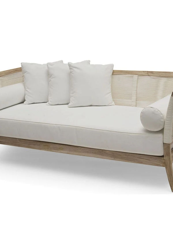 Klassisk utemöbel i teak från Hillerstorp.