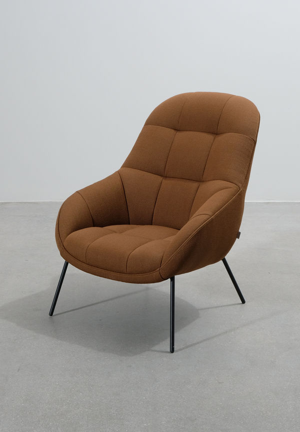 Skön brun fåtölj 2025 från Wendelbo.