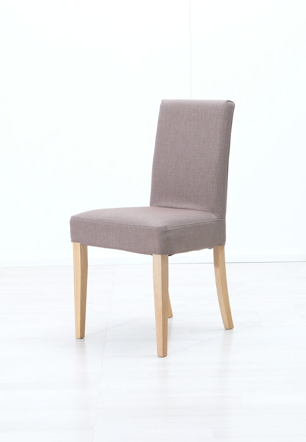 Riktigt snygg Stol som passar bra vid många olika tillfällen.