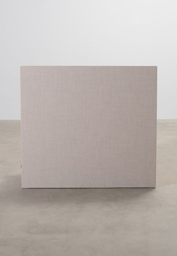 Fin grå bord 2025 från ZilenZio.