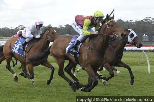 MIGHTIEST WINS BENDIGO R64 1600M