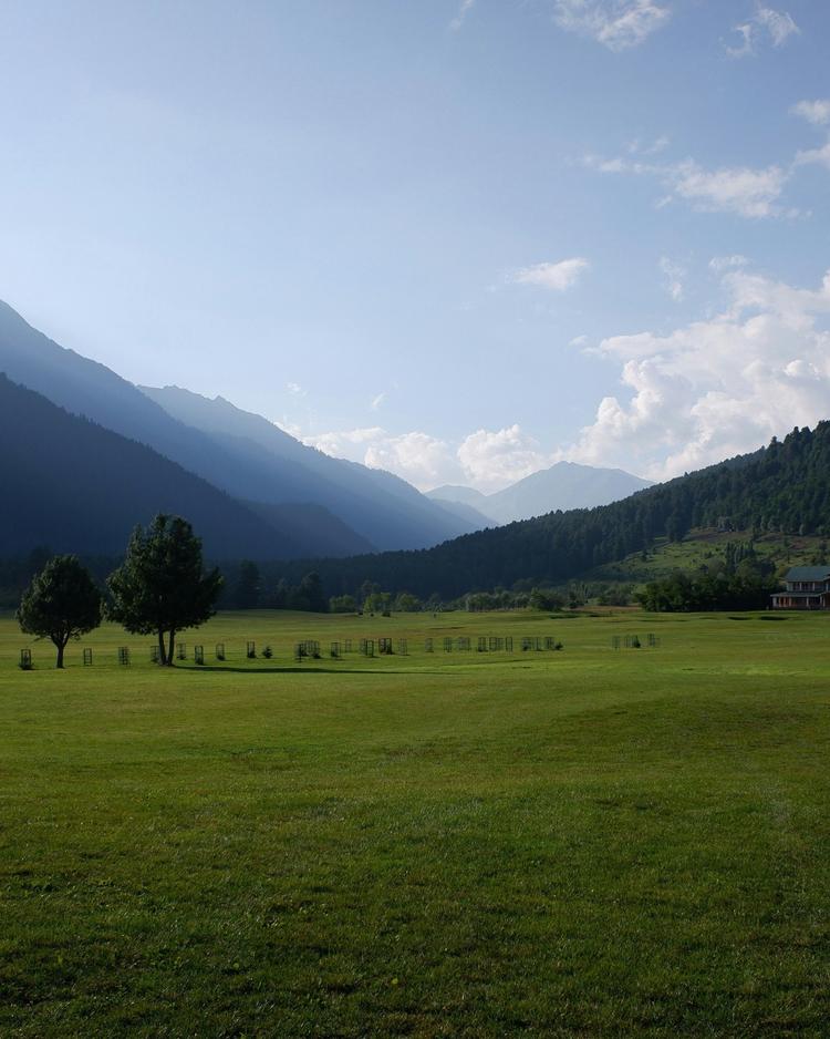 Kashmir with Gulmarg & Pahalgam