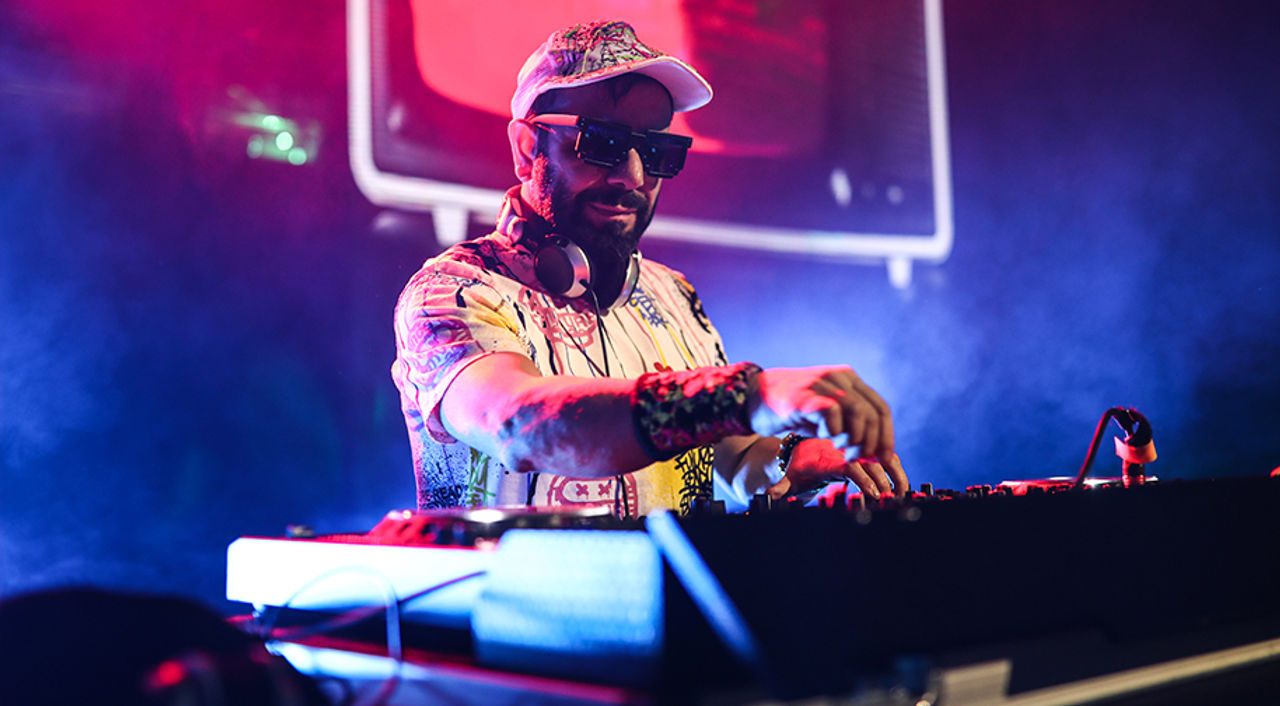 DJ Hakan Küfündür ile 90lar 2000ler Türkçe Pop Parti