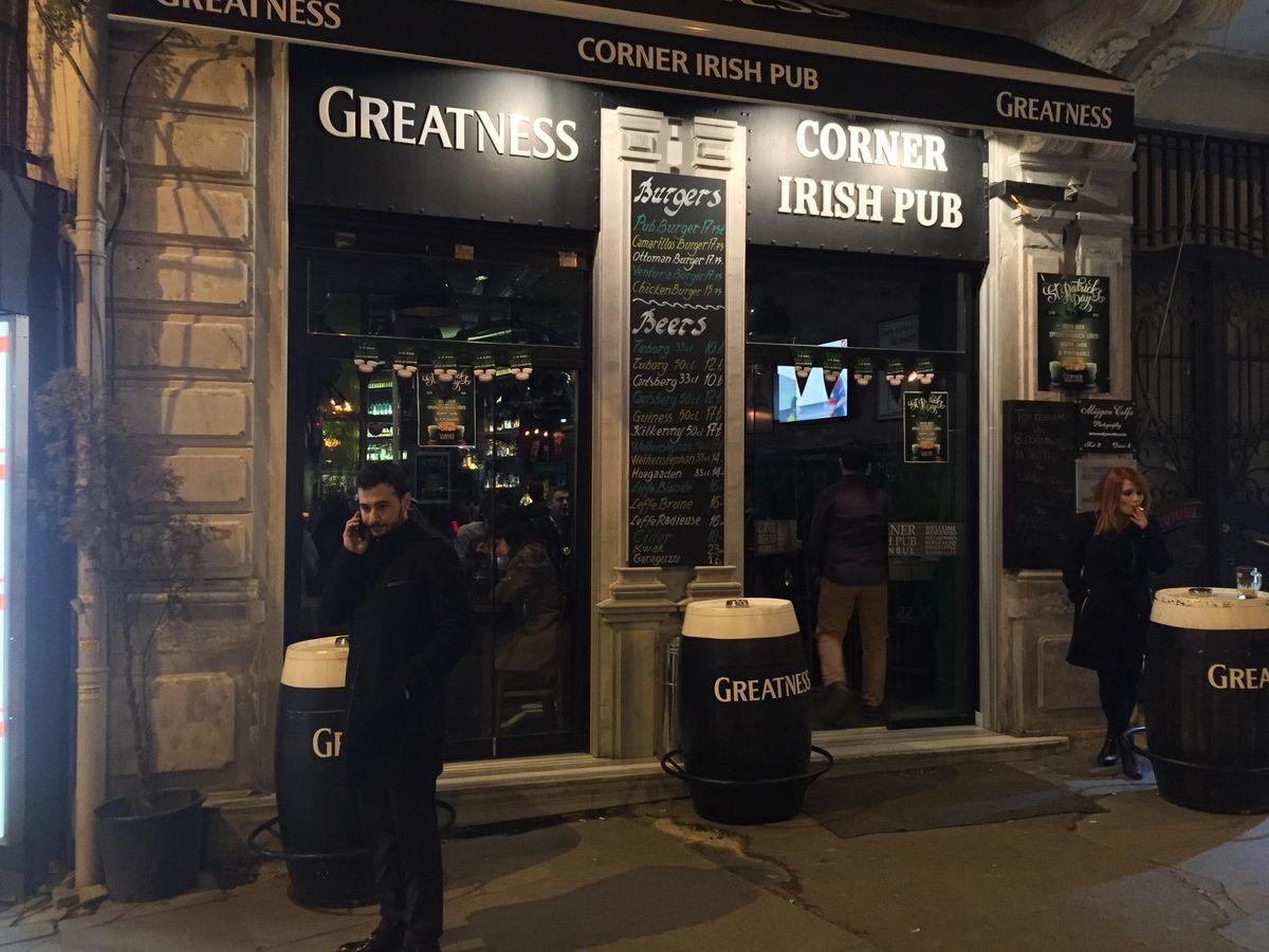 Corner Irish Pub