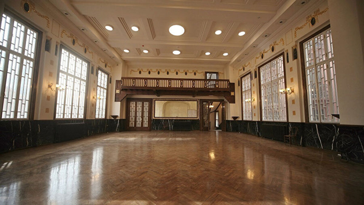 Garibaldi Salon