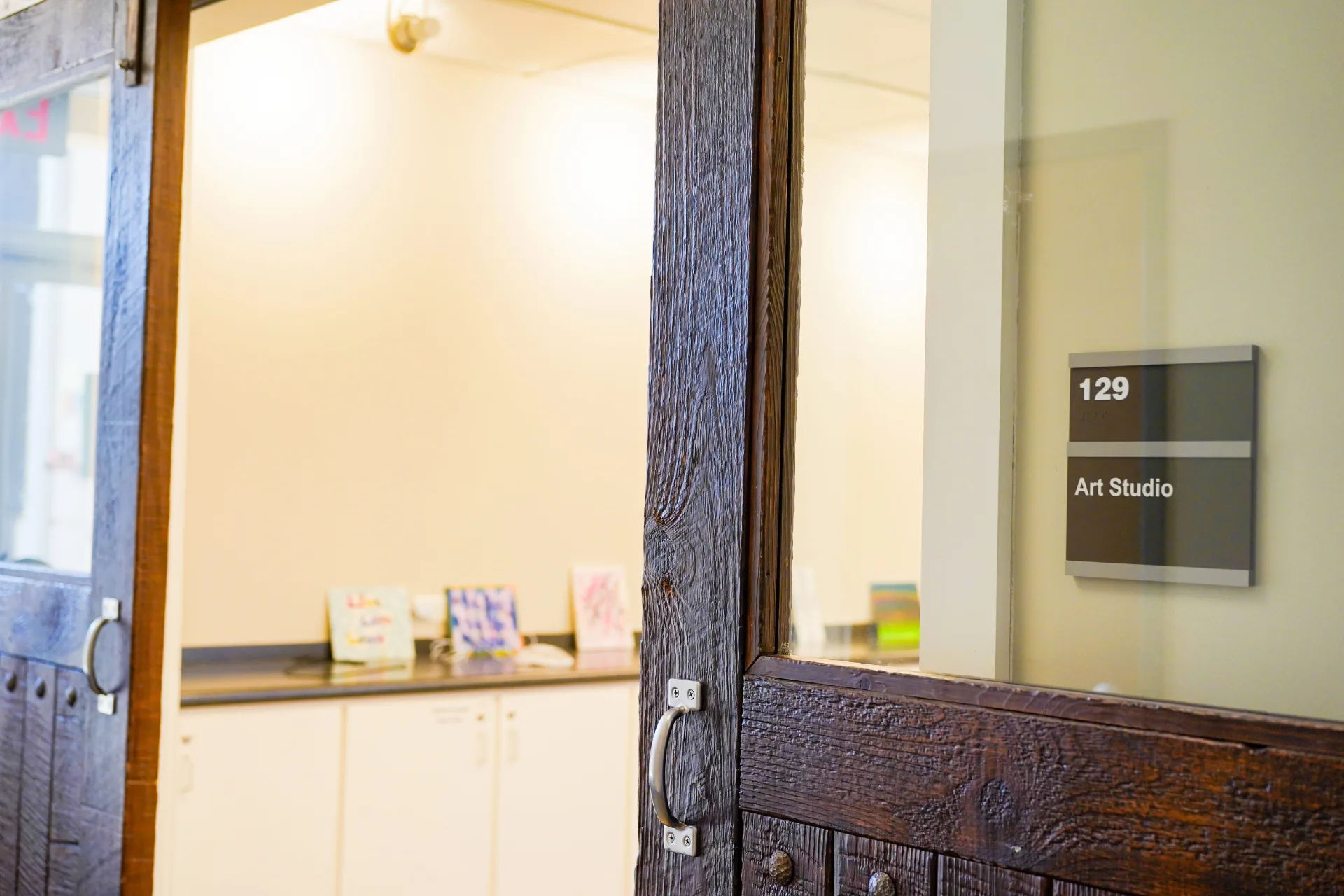 A common area at the Dallas-Fort Worth outpatient facility where IOP clients gather between sessions.
