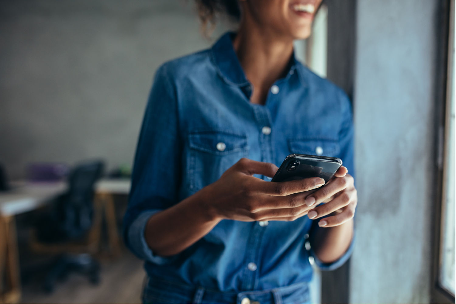 Smiling woman holding a phone