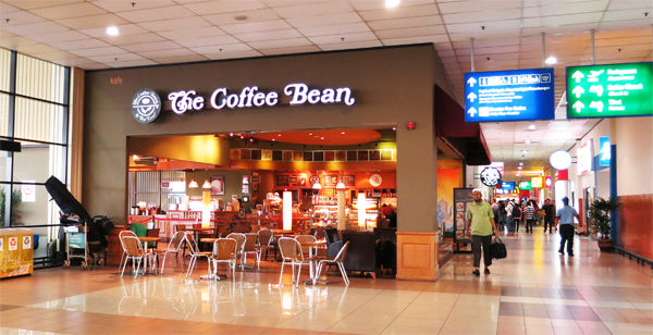 lcct1 到达机场国际出口后,往国内出发方向走,可以看到coffee bean的店