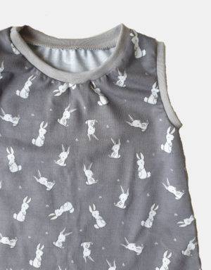 Kurzarm-Kleid / Hängerchen grau mit Kaninchen