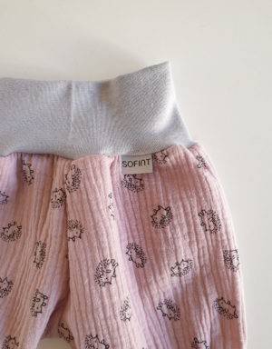 Kurze Hose aus Musselin zart rosa mit Igel