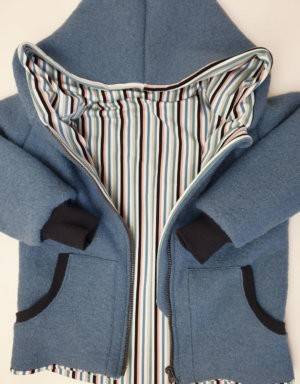 Walkjacke blau, bunte Streifen