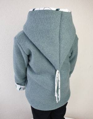 Walkjacke mintgrün, weiß mit grünen Blättern