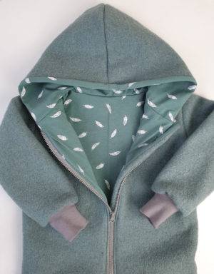 Walkjacke mintgrün, grün mit Feder