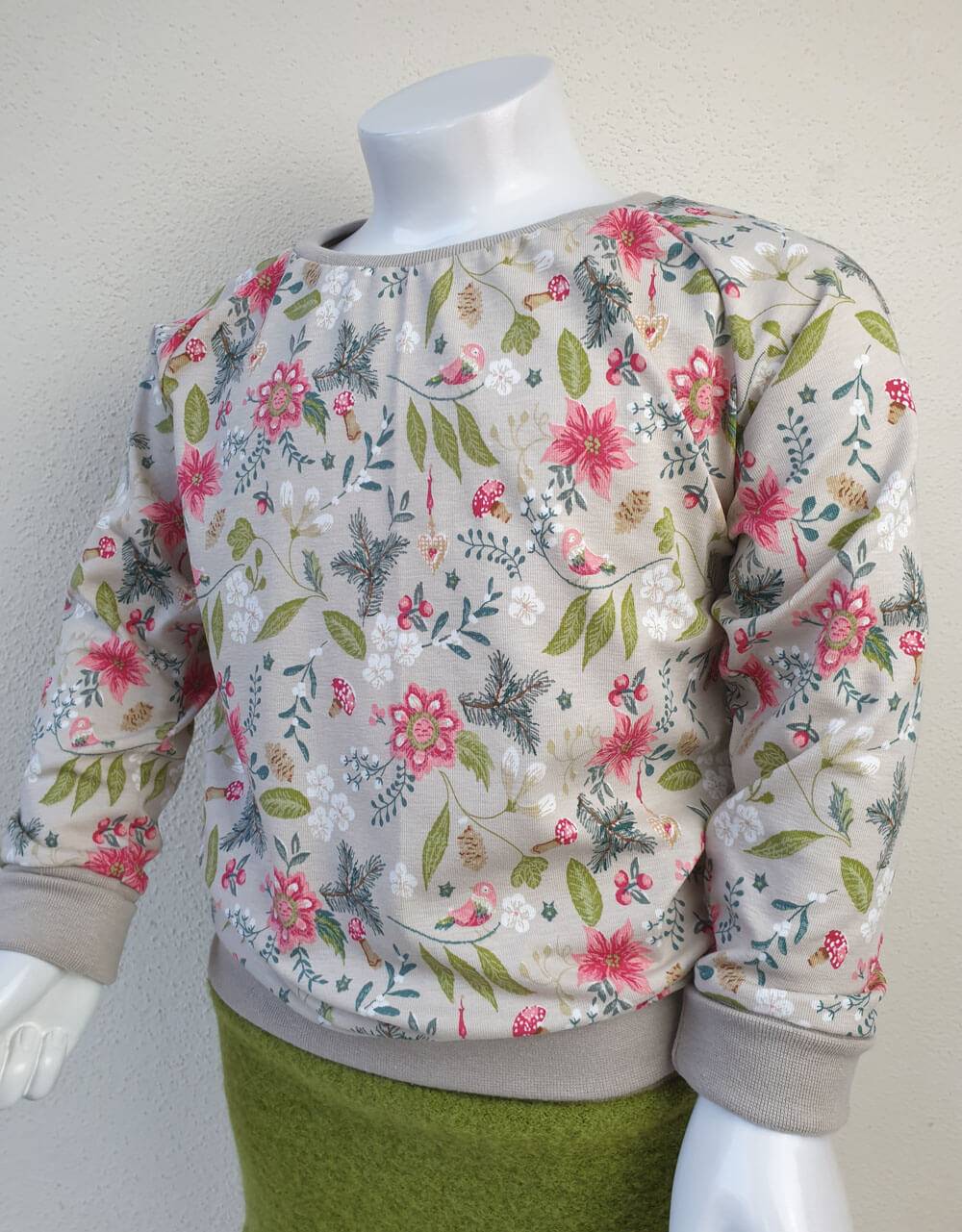 Langarm-Shirt beige mit Blumen und Blättern