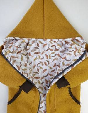 Walkjacke senf-gelb, Bio-Jersey beige mit Herbstblättern