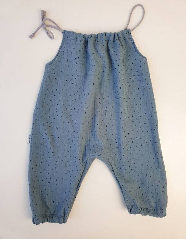 Romper aus Musselin blau mit Strichen