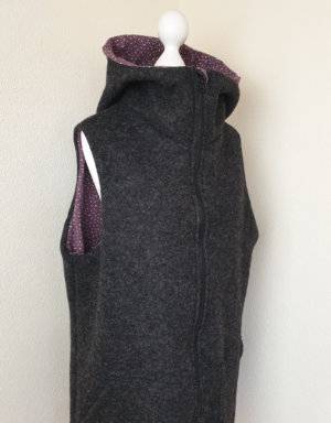 Damenweste aus Walk grau-schwarz, Jersey mauve mit Strichen