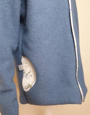 Damenjacke aus Walk blau, Musselin weiß mit Schmetterlingen (gerade)