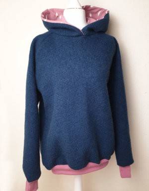 Damen Pullover / Hoodie aus Walk dunkelpetrol, rosa mit Feder (tailliert)