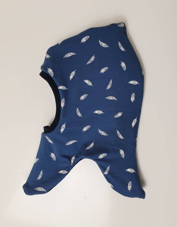 Schlupfmütze Jersey blau mit Feder
