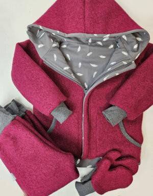 Walkjacke beere, grau mit Feder