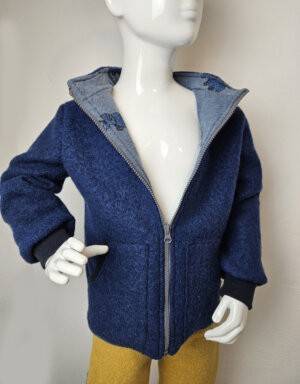 Walkjacke jeansblau, Jersey blau mit gestickten Dinos