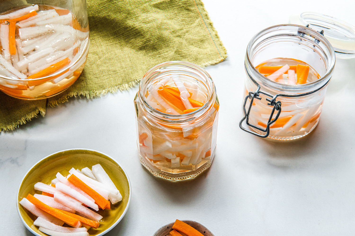 Quick Pickled Radish and Carrots