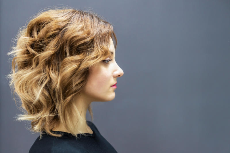 wolf cut women wavy hair