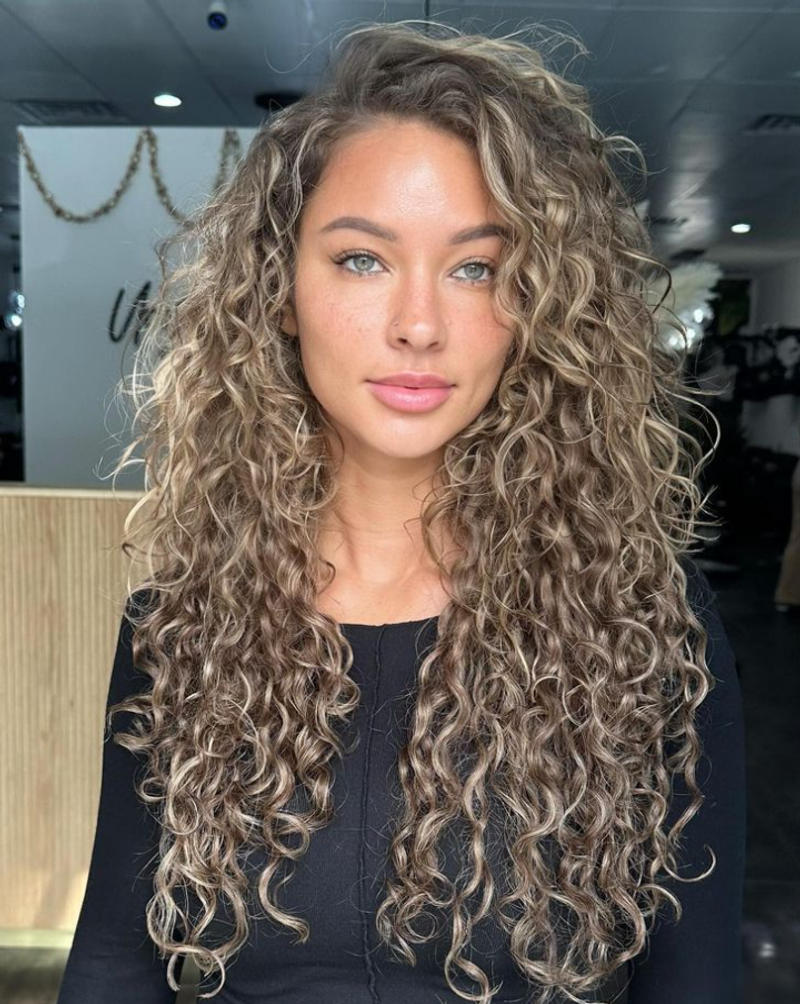 wolf cut women curly hair