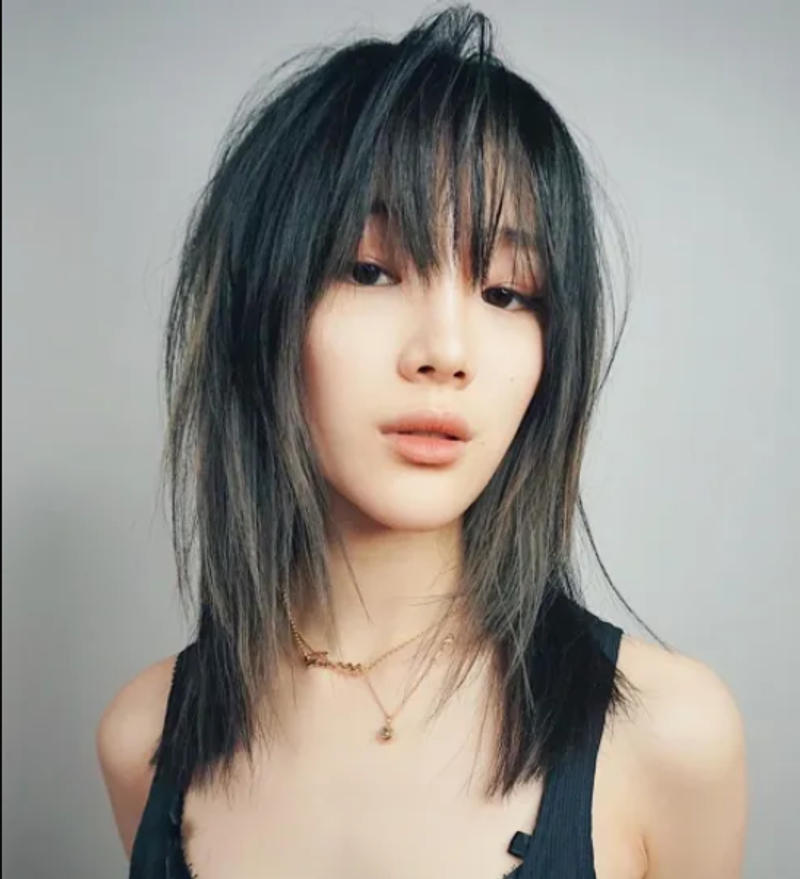 wolf cut women straight hair