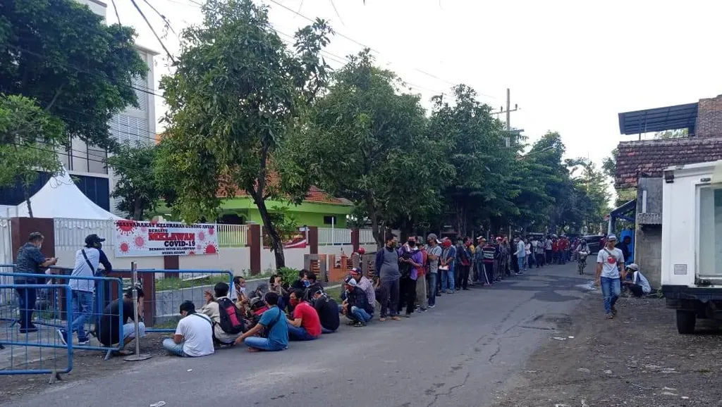 Surabaya: Penyemprotan Desinfektan dan Sosialisasi di Gunung Anyar Tengah