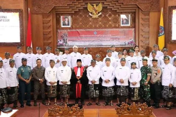 45 Anggota DPRD Kota Denpasar 2019-2024 Resmi Dilantik Secara Khidmat