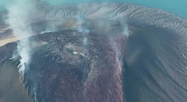 Aktivitas visual Gunung Anak Krakatau di Selat Sunda