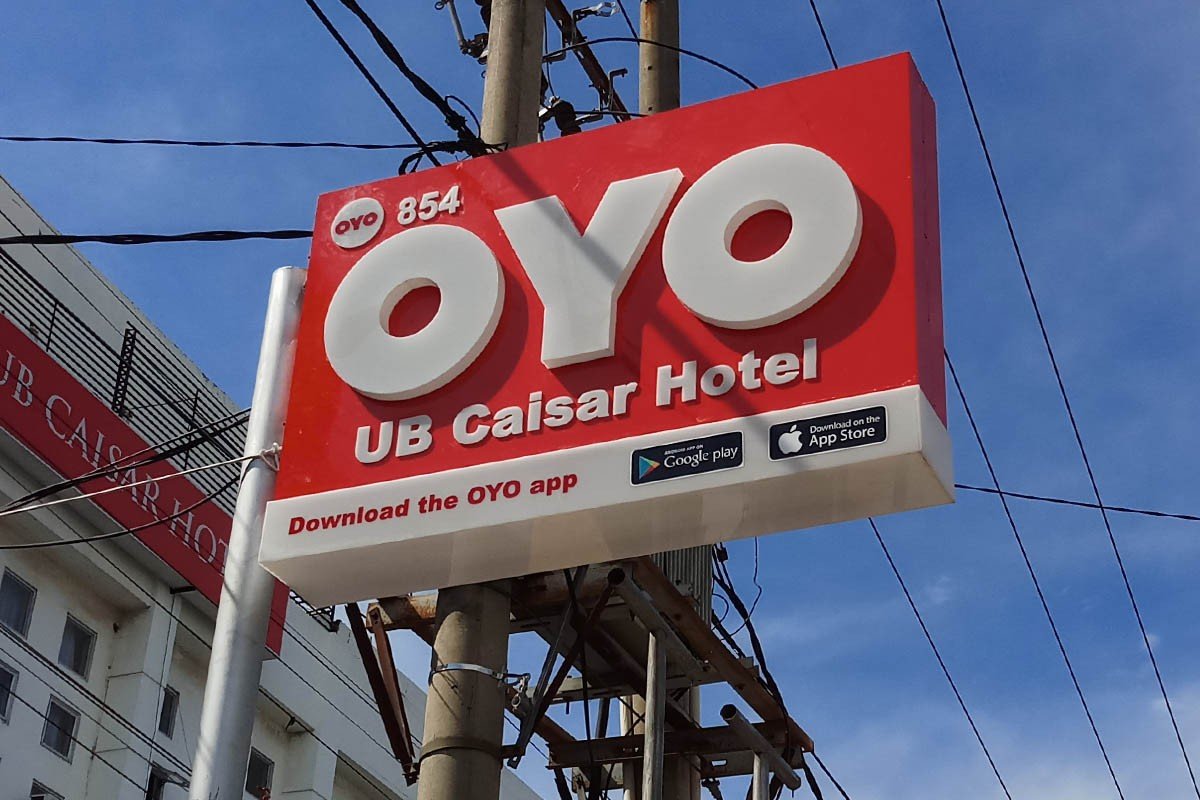 contoh neon box hotel