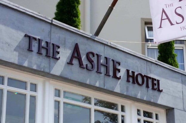 contoh letter sign hotel 1