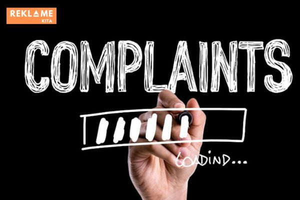 Menangani keluhan customer dengan efektif tentu membutuhkan komitmen dan kerja keras dari seluruh karyawan di hotel atau penginapan.