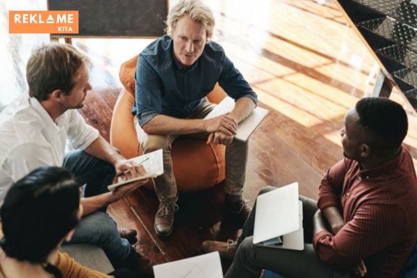 Personal branding yang kuat dapat memberikan pengaruh yang signifikan terhadap bisnis Anda, baik dalam jangka pendek maupun jangka panjang.