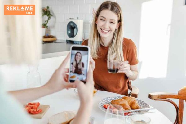 Manfaat User Generated Content Bisa dibilang UGC adalah bentuk promosi sukarela pengguna produk atau layanan. Alhasil tingkat kepercayaan brand pun naik. 