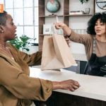 Baik akusisi dan retensi pelanggan harus dijalankan secara bersamaan. Karena tiap hari pasti ada saja pelanggan baru ataupun lama yang datang.