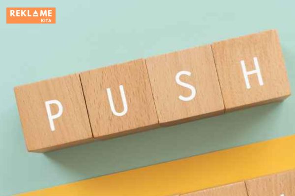 Push marketing adalah strategi pemasaran yang berfokus pada "mendorong" produk atau layanan ke calon customer yang potensial.