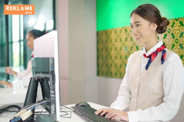 Intinya pull marketing memungkinkan Anda untuk menjangkau konsumen yang secara aktif mencari informasi tentang penginapan di Bali. Sehingga secara otomatis menjaring konsumen yang benar-benar tertarik dengan produk Anda, sehingga meningkatkan peluang konversi.