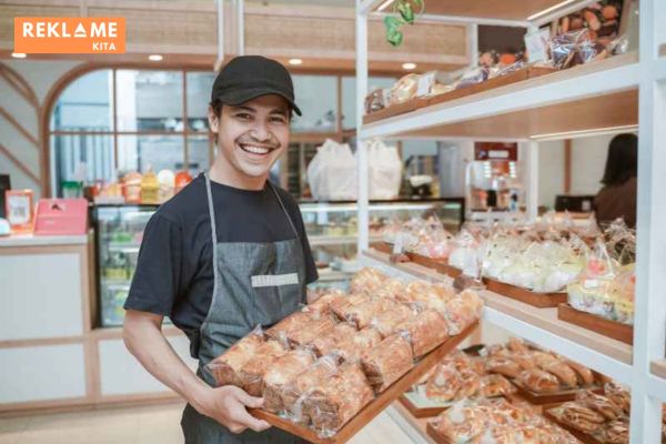 Tingginya jumlah wisatawan dan budaya lokal yang kaya akan tradisi dan ritual yang melibatkan kue dan roti, menjadikan bisnis bakery di Bali memiliki potensi keuntungan yang besar.