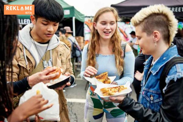 Era digital saat ini membuka peluang baru bagi berbagai sektor, termasuk bisnis kuliner. Generasi Z (Gen Z) dengan karakteristiknya yang unik menjadi target pasar yang tepat untuk dilirik. Jadi untuk Anda yang ingin memulai bisnis kuliner untuk Gen Z, adalah langkah yang tepat.