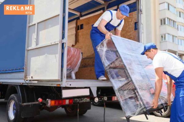 Memilih jasa pengiriman yang tepat merupakan kunci sukses bagi pebisnis online dan offline. Dengan menerapkan 12 jurus jitu di atas, Anda dapat menemukan ekspedisi yang ideal untuk membantu Anda meningkatkan kepuasan pelanggan, membangun loyalitas merek, dan mengembangkan bisnis Anda.
