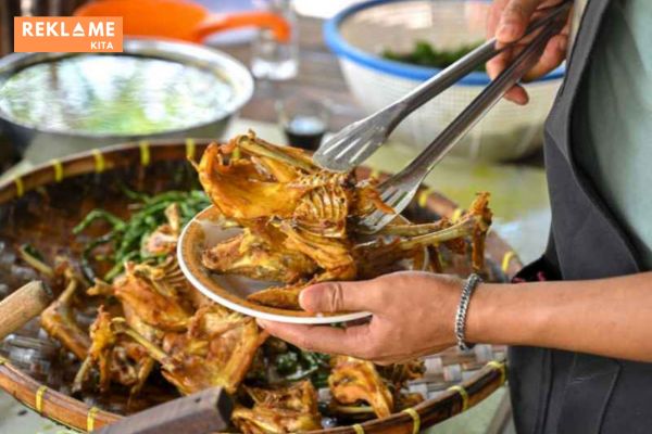 Setiap saat kompetitor akan terus bermunculan. Jika Anda sudah berjalan duluan untuk melakukan digital marketing, maka kesempatan untuk muncul di Google tentunya akan lebih besar dibandingkan kompetitor yang tidak melakukan hal sama atau terlambat.