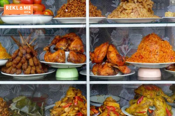 Kalau berbicara mengenai pulau Bali, tentu jumlah wisatawan terus mengalir tiap harinya. Sebagian di antara mereka sangat tertarik dengan kuliner otentik Bali ala rumahan. Jika Anda memiliki niat untuk membuka bisnis kuliner rumahan Bali, maka potensinya sangatlah besar.