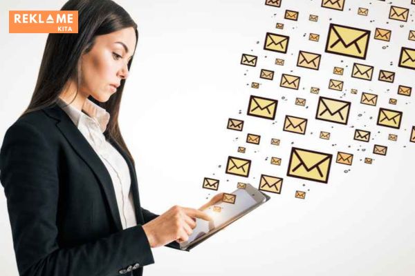 Email marketing telah lama menjadi pilihan favorit para pebisnis karena menawarkan banyak keuntungan dibandingkan dengan strategi marketing lainnya.